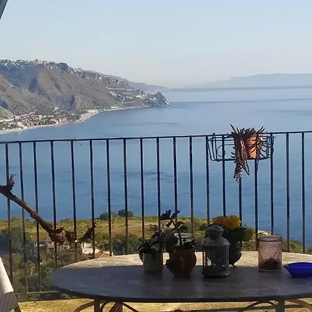 Blue Sky House לינה וארוחת בוקר 3*