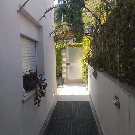 Blue Sky House לינה וארוחת בוקר