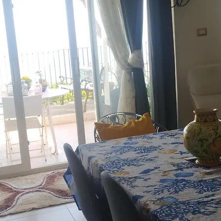 Blue Sky House לינה וארוחת בוקר 3*