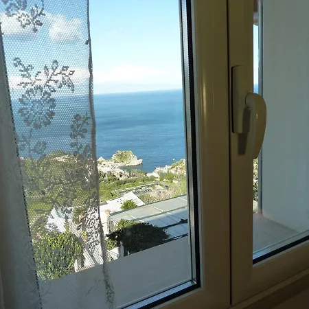 Blue Sky House לינה וארוחת בוקר